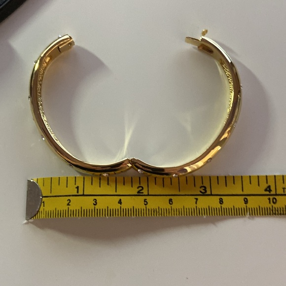 Gold plated bangle/bracelet - Picture 5 of 5